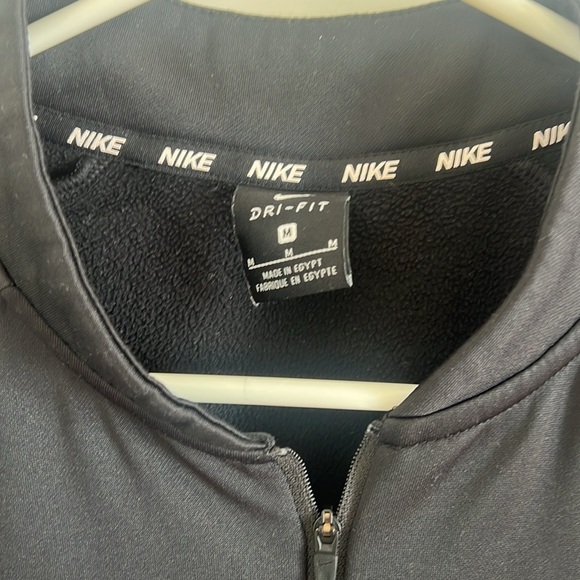 Nike mens black 1/2 Zip pullover size medium with Kangaroo pocket in front - Picture 3 of 9